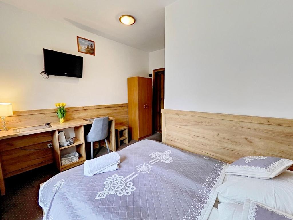 Twin Room,1742841123:JPEG